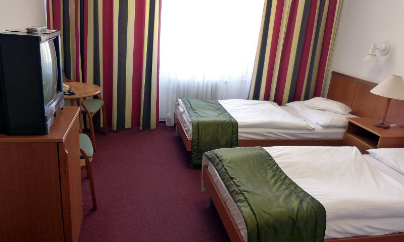 Hotel Griff Budapest Rum bild