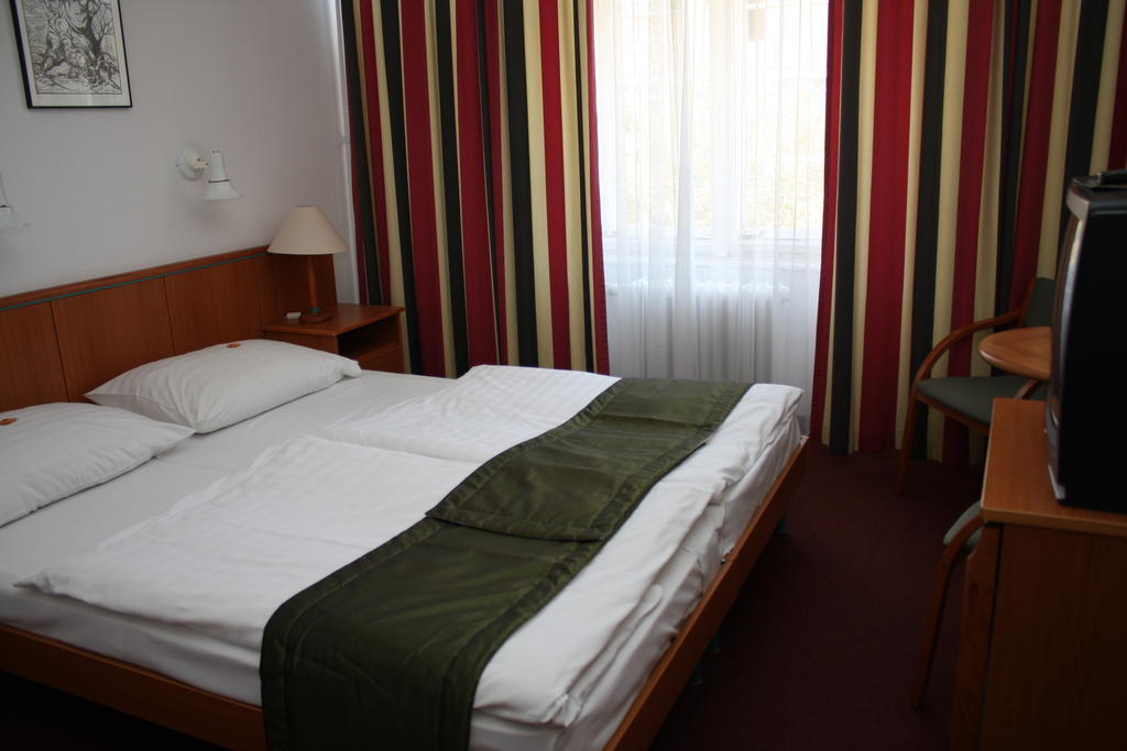Hotel Griff Budapest Exteriör bild